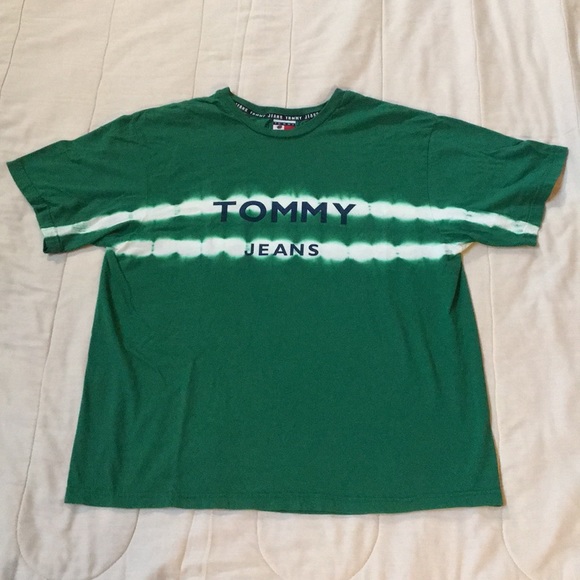 green tommy jeans sweatshirt